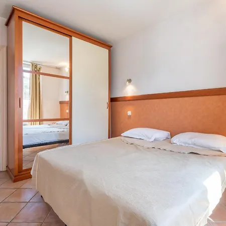Le Mace Apartment *