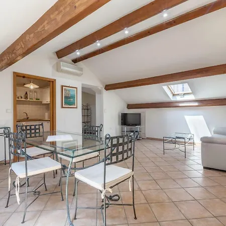 Le Mace Apartment